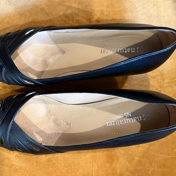 Black Naturalizer Pumps, 7M - Picture 3 of 7